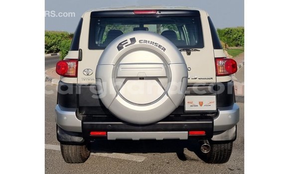 Buy Import Toyota FJ Cruiser White Car in Import - Dubai in Ashanti Buy Import Toyota FJ Cruiser White Car in Import - Dubai in Ashanti