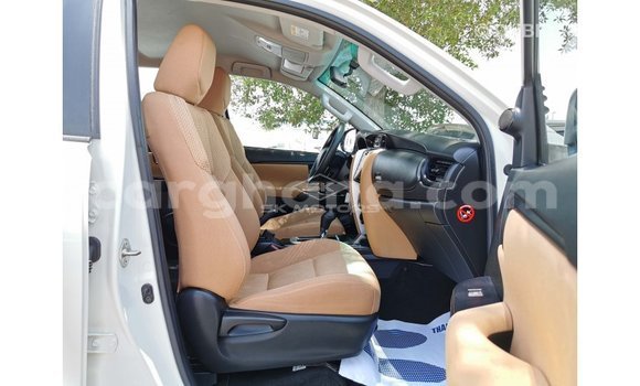 Ra Imported Toyota Fortuner funfun Ọkọ̀ in Import - Dubai ni Ashanti Ra Imported Toyota Fortuner funfun Ọkọ̀ in Import - Dubai ni Ashanti