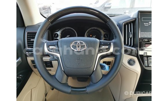 Buy Import Toyota Land Cruiser White Car in Import - Dubai in Ashanti Buy Import Toyota Land Cruiser White Car in Import - Dubai in Ashanti