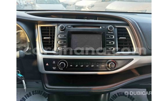 Sayi Imported Toyota Highlander White Mota in Import - Dubai a Ashanti Sayi Imported Toyota Highlander White Mota in Import - Dubai a Ashanti