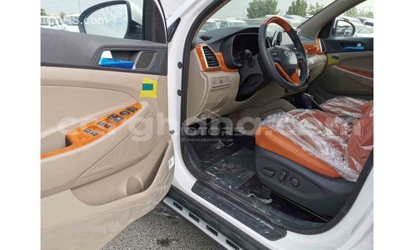 Buy Import Hyundai Tucson White Car in Import - Dubai in Ashanti Buy Import Hyundai Tucson White Car in Import - Dubai in Ashanti