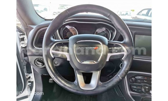 Ra Imported Dodge Challenger funfun Ọkọ̀ in Import - Dubai ni Ashanti Ra Imported Dodge Challenger funfun Ọkọ̀ in Import - Dubai ni Ashanti