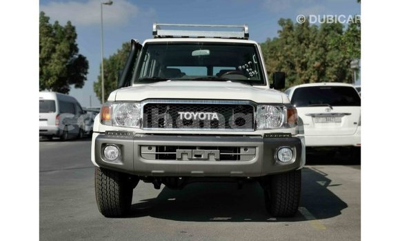 Buy Import Toyota Land Cruiser White Car in Import - Dubai in Ashanti Buy Import Toyota Land Cruiser White Car in Import - Dubai in Ashanti