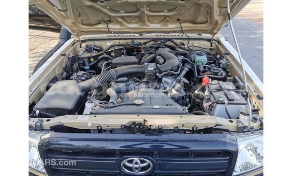 Buy Import Toyota Land Cruiser Beige Car in Import - Dubai in Ashanti Buy Import Toyota Land Cruiser Beige Car in Import - Dubai in Ashanti