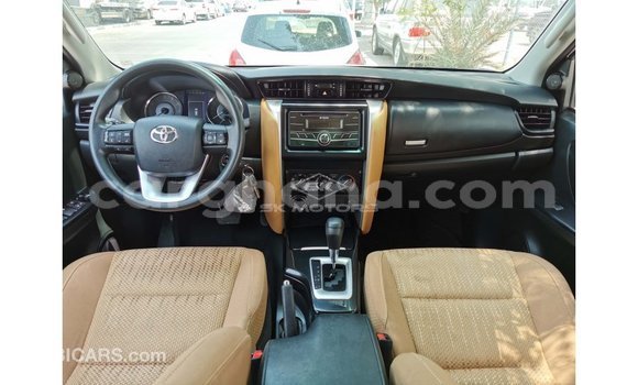 Sayi Imported Toyota Fortuner White Mota in Import - Dubai a Ashanti Sayi Imported Toyota Fortuner White Mota in Import - Dubai a Ashanti