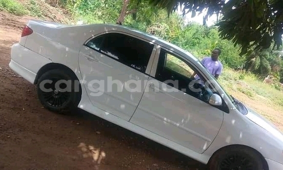 Ra Àlòkù Toyota Corolla funfun Ọkọ̀ in Accra ni Greater Accra Ra Àlòkù Toyota Corolla funfun Ọkọ̀ in Accra ni Greater Accra