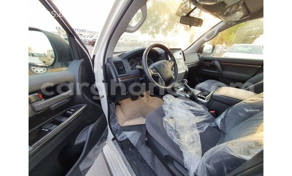Sayi Imported Toyota Land Cruiser White Mota in Import - Dubai a Ashanti Sayi Imported Toyota Land Cruiser White Mota in Import - Dubai a Ashanti