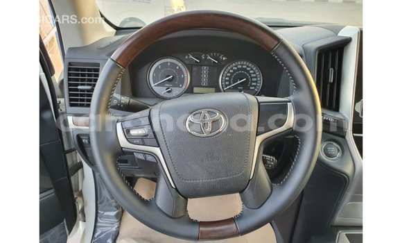 Sayi Imported Toyota Land Cruiser White Mota in Import - Dubai a Ashanti Sayi Imported Toyota Land Cruiser White Mota in Import - Dubai a Ashanti