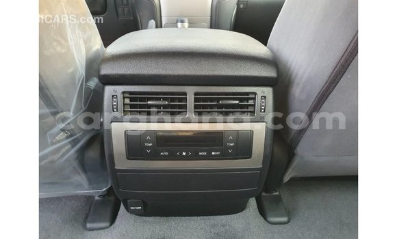 Sayi Imported Toyota Land Cruiser White Mota in Import - Dubai a Ashanti Sayi Imported Toyota Land Cruiser White Mota in Import - Dubai a Ashanti