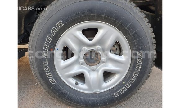 Sayi Imported Toyota Land Cruiser White Mota in Import - Dubai a Ashanti Sayi Imported Toyota Land Cruiser White Mota in Import - Dubai a Ashanti