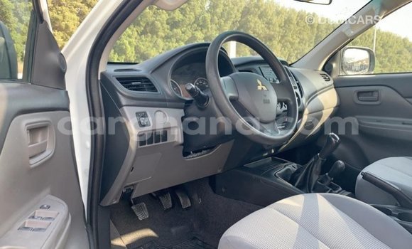 Ra Imported Mitsubishi L200 funfun Ọkọ̀ in Import - Dubai ni Ashanti Ra Imported Mitsubishi L200 funfun Ọkọ̀ in Import - Dubai ni Ashanti