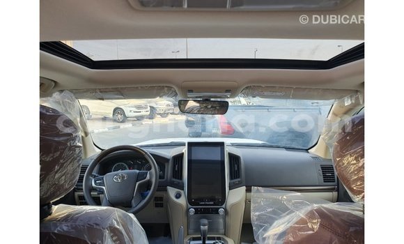 Sayi Imported Toyota Land Cruiser White Mota in Import - Dubai a Ashanti Sayi Imported Toyota Land Cruiser White Mota in Import - Dubai a Ashanti