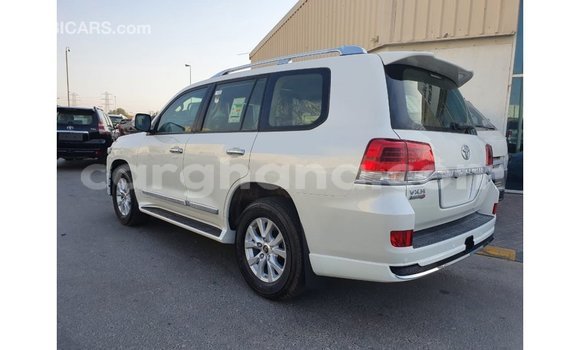 Sayi Imported Toyota Land Cruiser White Mota in Import - Dubai a Ashanti Sayi Imported Toyota Land Cruiser White Mota in Import - Dubai a Ashanti