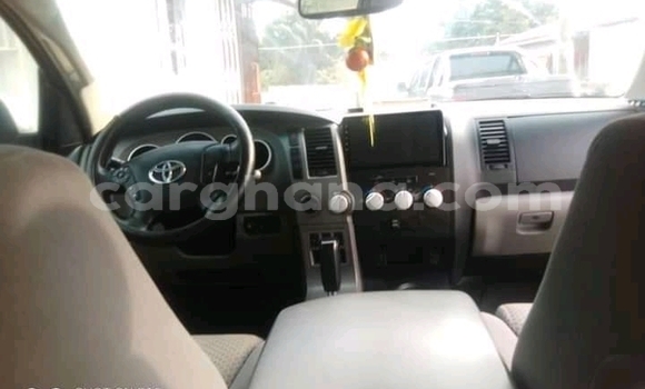 Sayi Na hannu Toyota Tundra White Mota in Accra a Greater Accra Sayi Na hannu Toyota Tundra White Mota in Accra a Greater Accra