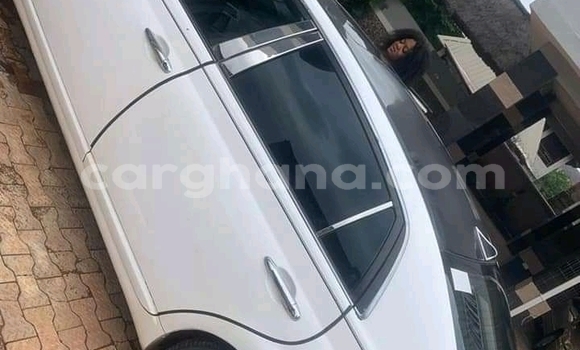 Ra Àlòkù Toyota Corolla funfun Ọkọ̀ in Accra ni Greater Accra Ra Àlòkù Toyota Corolla funfun Ọkọ̀ in Accra ni Greater Accra