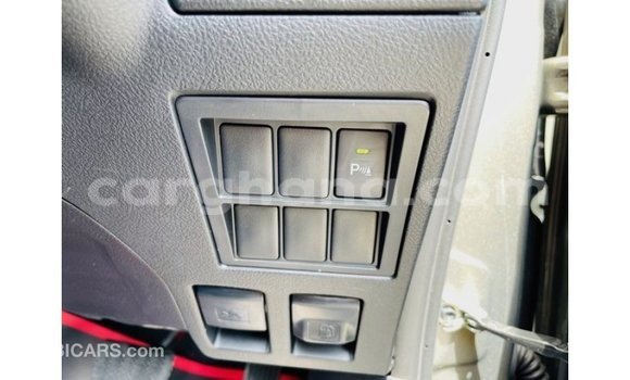 Buy Import Toyota Hilux Green Car in Import - Dubai in Ashanti Buy Import Toyota Hilux Green Car in Import - Dubai in Ashanti