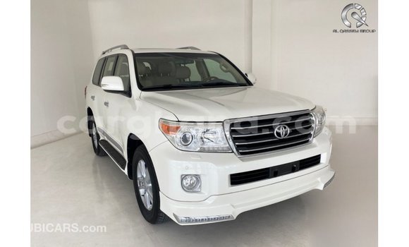 Sayi Imported Toyota Land Cruiser White Mota in Import - Dubai a Ashanti Sayi Imported Toyota Land Cruiser White Mota in Import - Dubai a Ashanti