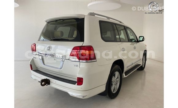 Sayi Imported Toyota Land Cruiser White Mota in Import - Dubai a Ashanti Sayi Imported Toyota Land Cruiser White Mota in Import - Dubai a Ashanti