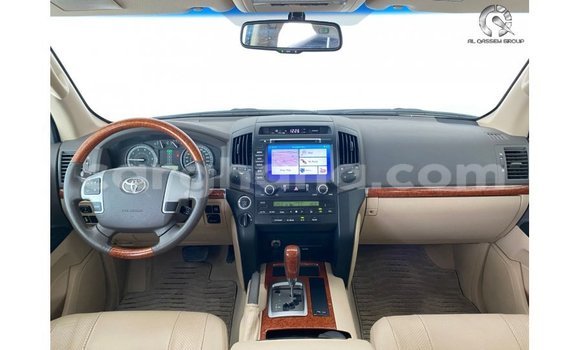Sayi Imported Toyota Land Cruiser White Mota in Import - Dubai a Ashanti Sayi Imported Toyota Land Cruiser White Mota in Import - Dubai a Ashanti
