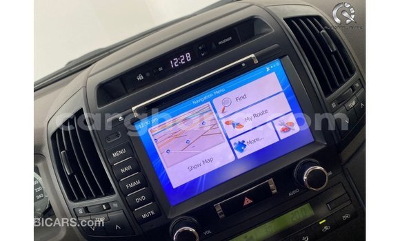 Sayi Imported Toyota Land Cruiser White Mota in Import - Dubai a Ashanti Sayi Imported Toyota Land Cruiser White Mota in Import - Dubai a Ashanti