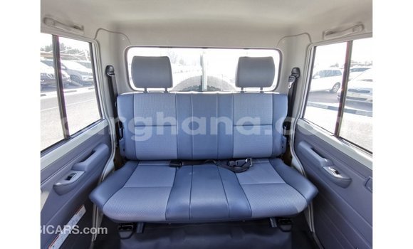 Buy Import Toyota Land Cruiser White Car in Import - Dubai in Ashanti Buy Import Toyota Land Cruiser White Car in Import - Dubai in Ashanti