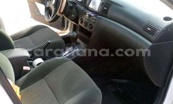 Ra Àlòkù Toyota Corolla funfun Ọkọ̀ in Accra ni Greater Accra Ra Àlòkù Toyota Corolla funfun Ọkọ̀ in Accra ni Greater Accra
