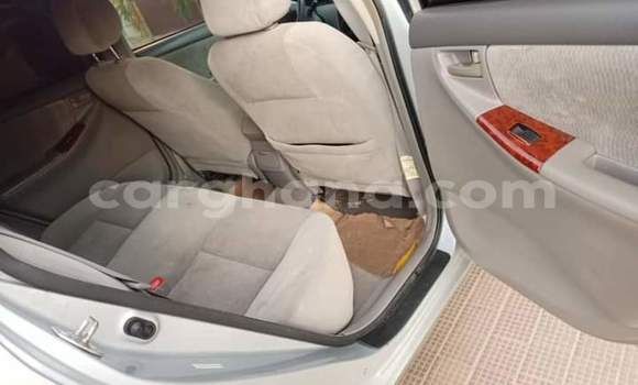 Sayi Na hannu Toyota Corolla Azurfa Mota in Sekondi a Yamma Sayi Na hannu Toyota Corolla Azurfa Mota in Sekondi a Yamma