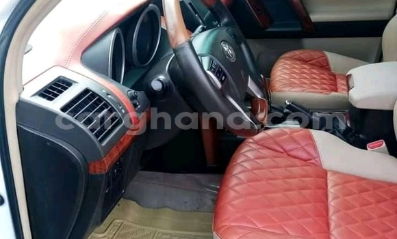 Ra Àlòkù Toyota Land Cruiser Prado funfun Ọkọ̀ in Accra ni Greater Accra Ra Àlòkù Toyota Land Cruiser Prado funfun Ọkọ̀ in Accra ni Greater Accra