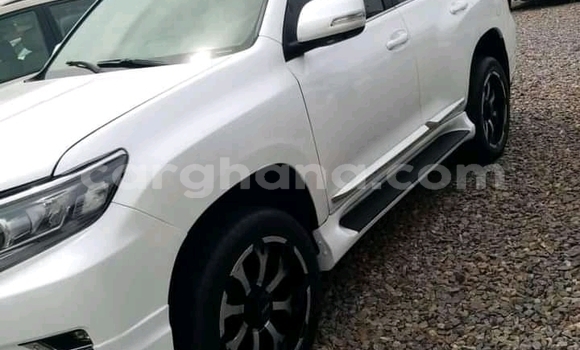 Ra Àlòkù Toyota Land Cruiser Prado funfun Ọkọ̀ in Accra ni Greater Accra Ra Àlòkù Toyota Land Cruiser Prado funfun Ọkọ̀ in Accra ni Greater Accra