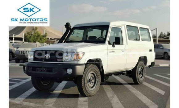 Sayi Imported Toyota Land Cruiser White Mota in Import - Dubai a Ashanti Sayi Imported Toyota Land Cruiser White Mota in Import - Dubai a Ashanti