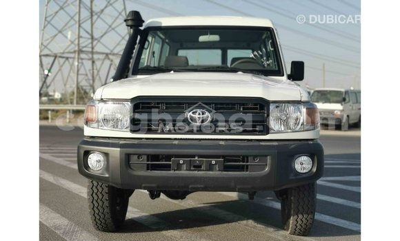 Sayi Imported Toyota Land Cruiser White Mota in Import - Dubai a Ashanti Sayi Imported Toyota Land Cruiser White Mota in Import - Dubai a Ashanti