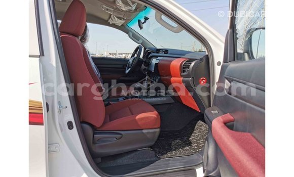 Sayi Imported Toyota Hilux White Mota in Import - Dubai a Ashanti Sayi Imported Toyota Hilux White Mota in Import - Dubai a Ashanti