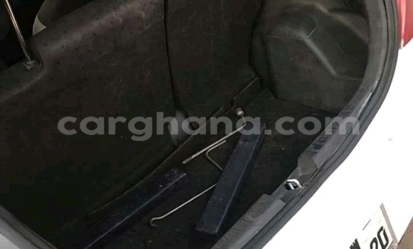 Sayi Na hannu Toyota Vitz White Mota in Accra a Greater Accra Sayi Na hannu Toyota Vitz White Mota in Accra a Greater Accra