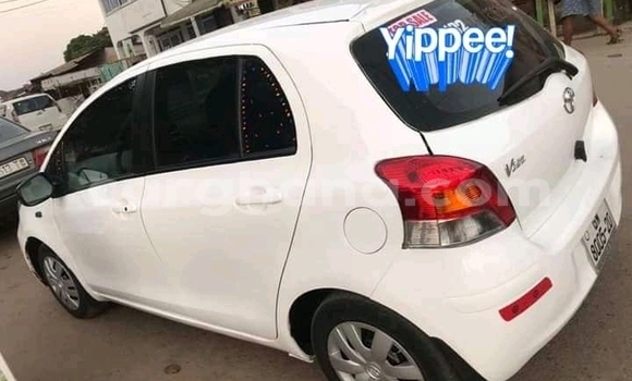 Sayi Na hannu Toyota Vitz White Mota in Accra a Greater Accra Sayi Na hannu Toyota Vitz White Mota in Accra a Greater Accra