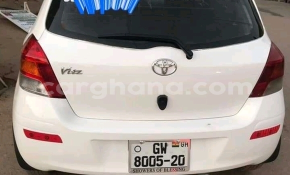 Sayi Na hannu Toyota Vitz White Mota in Accra a Greater Accra Sayi Na hannu Toyota Vitz White Mota in Accra a Greater Accra