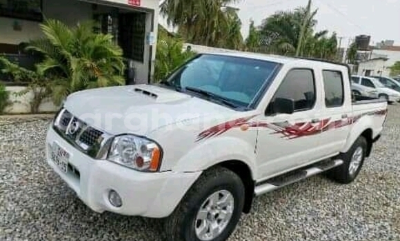 Buy Used Nissan Frontier White Car in Accra in Greater Accra Buy Used Nissan Frontier White Car in Accra in Greater Accra