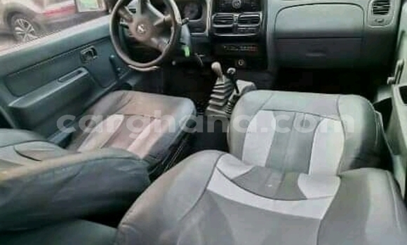 Buy Used Nissan Frontier White Car in Accra in Greater Accra Buy Used Nissan Frontier White Car in Accra in Greater Accra