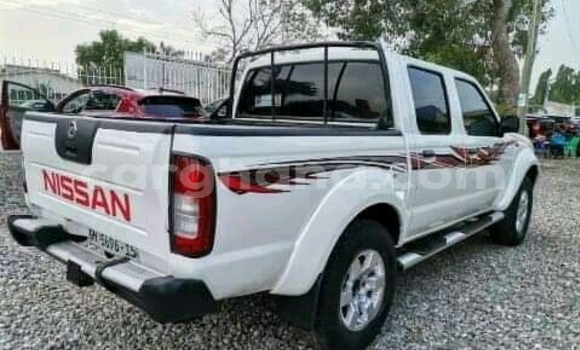 Buy Used Nissan Frontier White Car in Accra in Greater Accra Buy Used Nissan Frontier White Car in Accra in Greater Accra