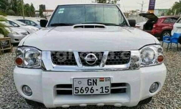 Buy Used Nissan Frontier White Car in Accra in Greater Accra Buy Used Nissan Frontier White Car in Accra in Greater Accra