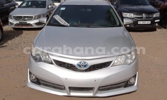 Sayi Na hannu Toyota Camry Azurfa Mota in Accra a Greater Accra