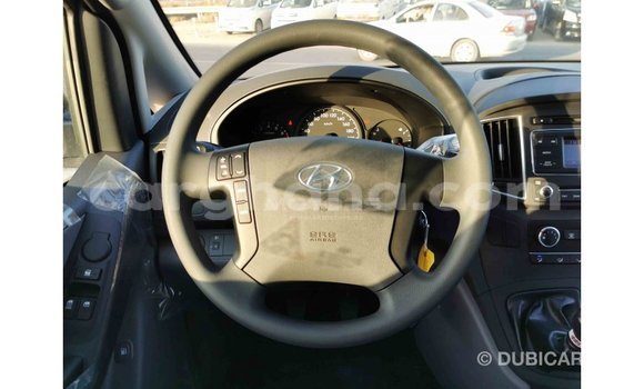 Sayi Imported Hyundai Cargo White Mota in Import - Dubai a Ashanti Sayi Imported Hyundai Cargo White Mota in Import - Dubai a Ashanti