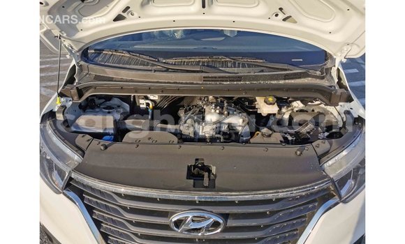 Sayi Imported Hyundai Cargo White Mota in Import - Dubai a Ashanti Sayi Imported Hyundai Cargo White Mota in Import - Dubai a Ashanti