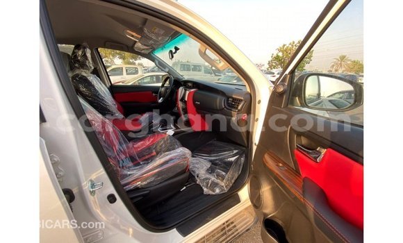 Ra Imported Toyota Fortuner funfun Ọkọ̀ in Import - Dubai ni Ashanti Ra Imported Toyota Fortuner funfun Ọkọ̀ in Import - Dubai ni Ashanti