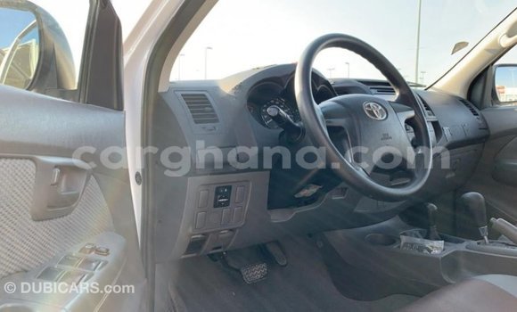 Ra Imported Toyota Hilux funfun Ọkọ̀ in Import - Dubai ni Ashanti Ra Imported Toyota Hilux funfun Ọkọ̀ in Import - Dubai ni Ashanti