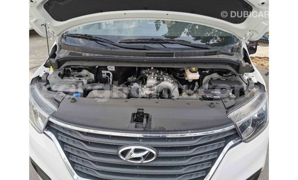 Ra Imported Hyundai Accent funfun Ọkọ̀ in Import - Dubai ni Ashanti Ra Imported Hyundai Accent funfun Ọkọ̀ in Import - Dubai ni Ashanti