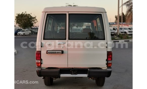 Buy Import Toyota Land Cruiser White Car in Import - Dubai in Ashanti Buy Import Toyota Land Cruiser White Car in Import - Dubai in Ashanti