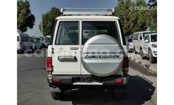 Buy Import Toyota Land Cruiser White Car in Import - Dubai in Ashanti Buy Import Toyota Land Cruiser White Car in Import - Dubai in Ashanti