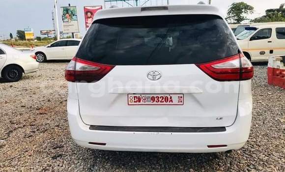 Buy Used Toyota Sienna White Car in Sekondi in Western