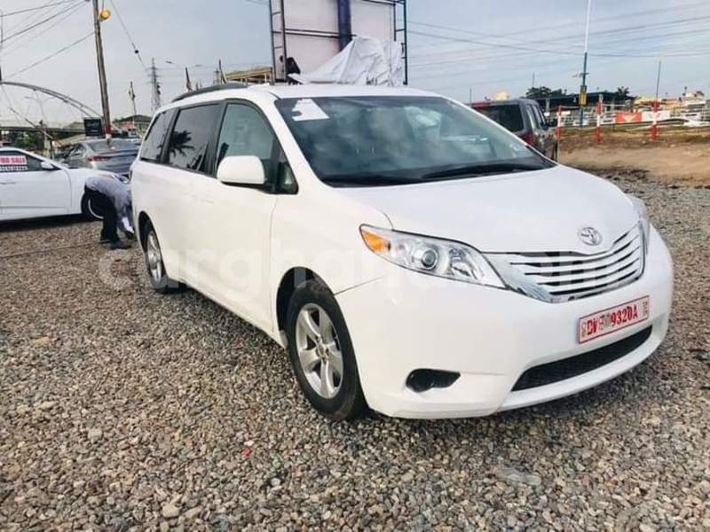 Big with watermark toyota sienna western sekondi 28215