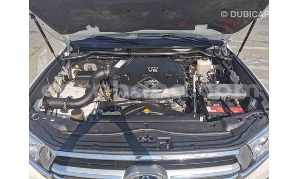 Buy Import Toyota Land Cruiser White Car in Import - Dubai in Ashanti Buy Import Toyota Land Cruiser White Car in Import - Dubai in Ashanti